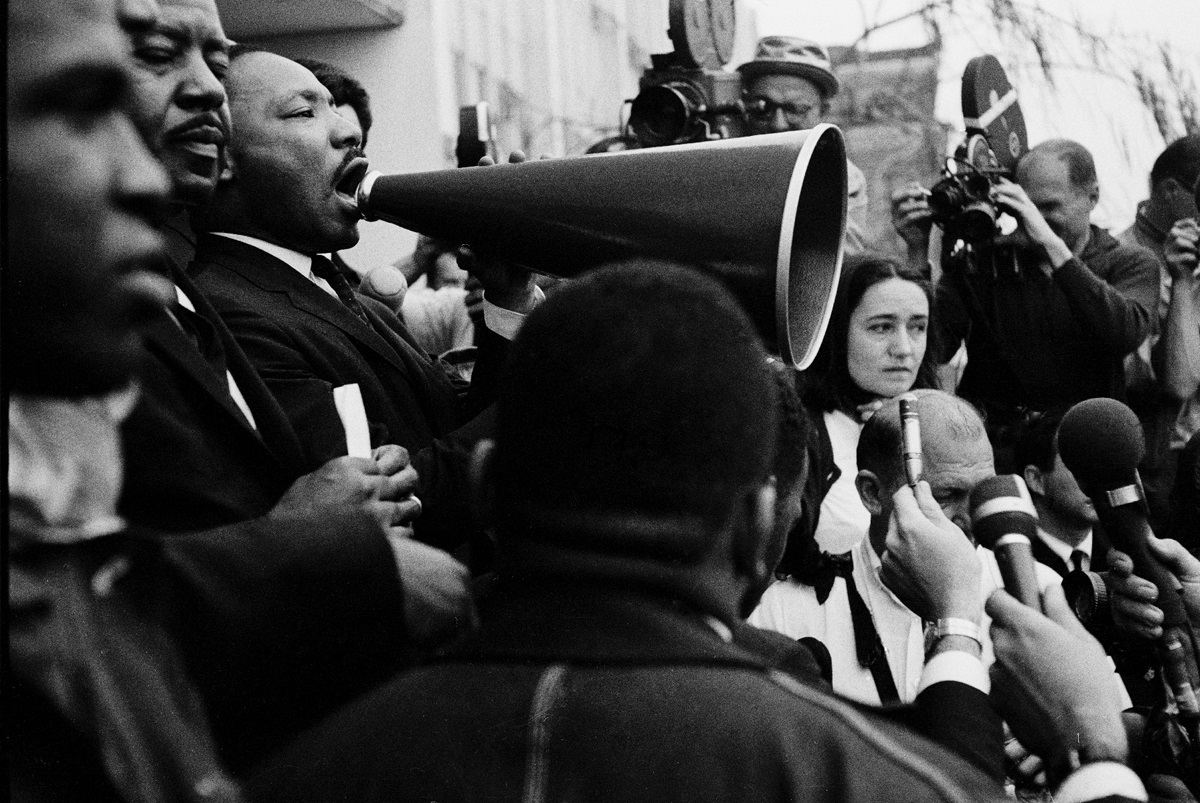 Martin Luther King Jnr King address Civil Rights rally © Steve Schapiro